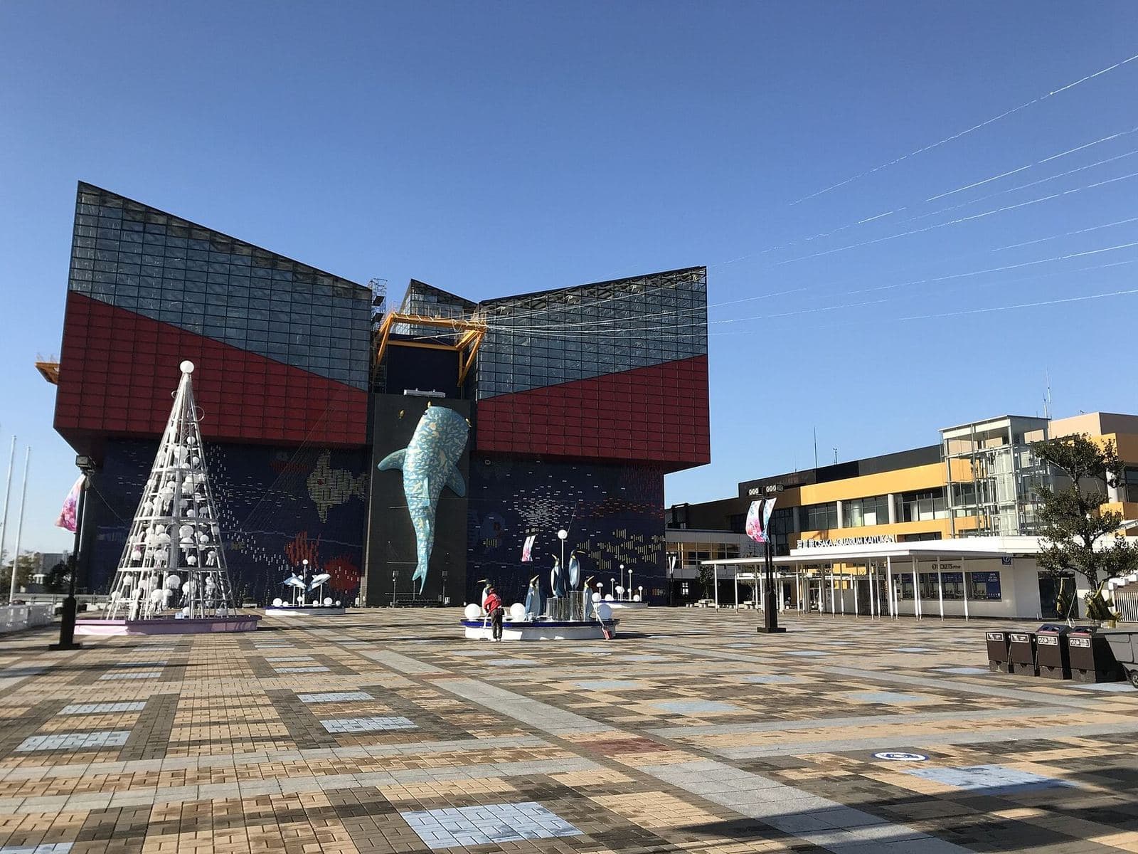 Exterior del acuario Kaiyukan, en la bahía de Osaka